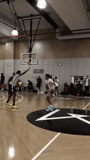 皇马官方：阿诺德左腿股四头肌股直肌损伤；据悉缺阵约两个月（皇马官宣：阿诺德左大腿股直肌受伤，预计伤停约两个月）