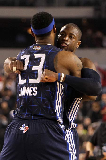 关系不错，阿诺德重返安菲尔德，和索博肩并肩走入球员通道（阿诺德重回安菲尔德，与索博并肩走进球员通道，关系融洽）