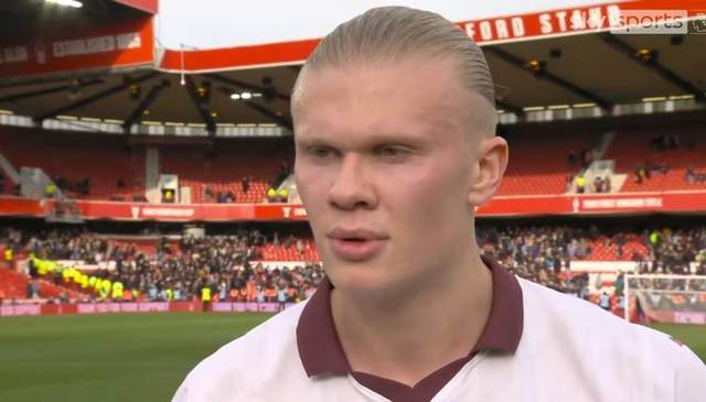 辛辛那提中场吉迪赛后与梅西交换球衣，双方握手并拥抱（梅西与辛辛那提中场吉迪赛后互换球衣，握手相拥）