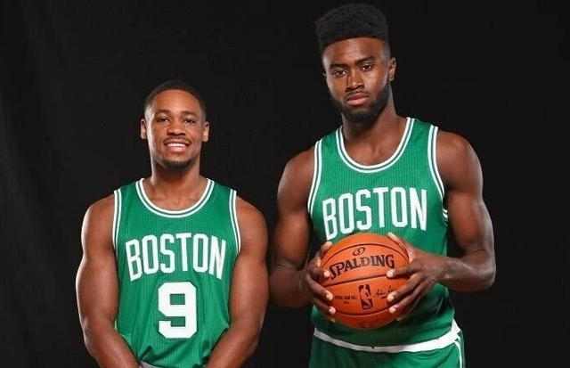 记者观赛｜轮椅篮球的 “手” 速对决（场边直击｜轮椅篮球的手速之战）