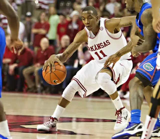 跟队记者：米兰内部否认了蒂亚戈-席尔瓦可能回归的传闻（队记：米兰方面否认蒂亚戈-席尔瓦回归传闻）