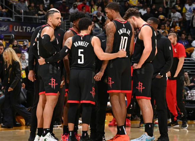 等姆总的可以先睡了？姆巴佩未参加赛前热身训练（姆巴佩缺席赛前热身训练，“等姆总”的先睡吧）