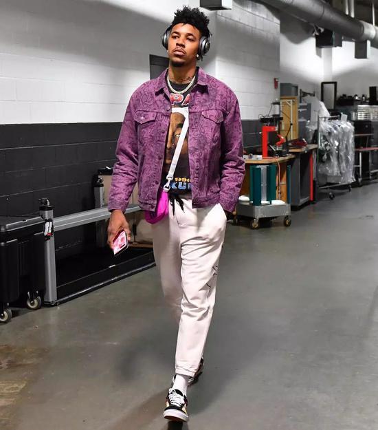 庆祝苏超夺冠，泰州市委书记与泰州队球员合唱《歌唱祖国》（苏超问鼎，泰州市委书记携泰州队合唱《歌唱祖国）